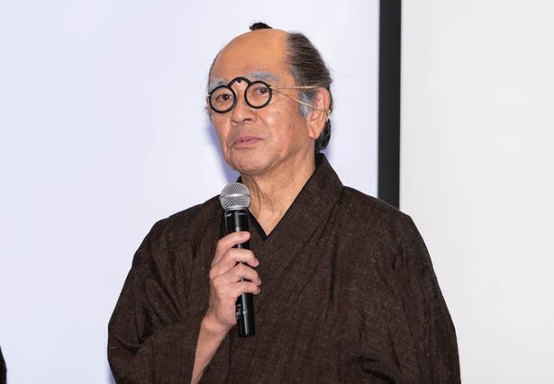 『犬神家の一族』で金田一耕助役を演じた石坂浩二が「つる家」の店主役に!