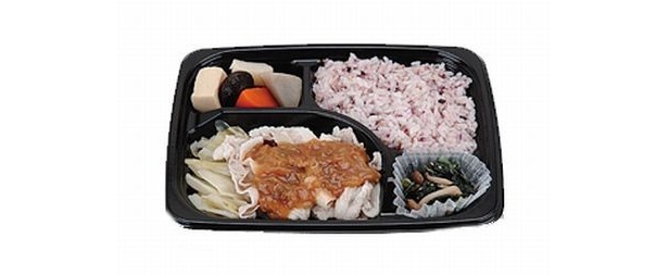 「ゆで豚の香味ソースかけ弁当」(404kcal)