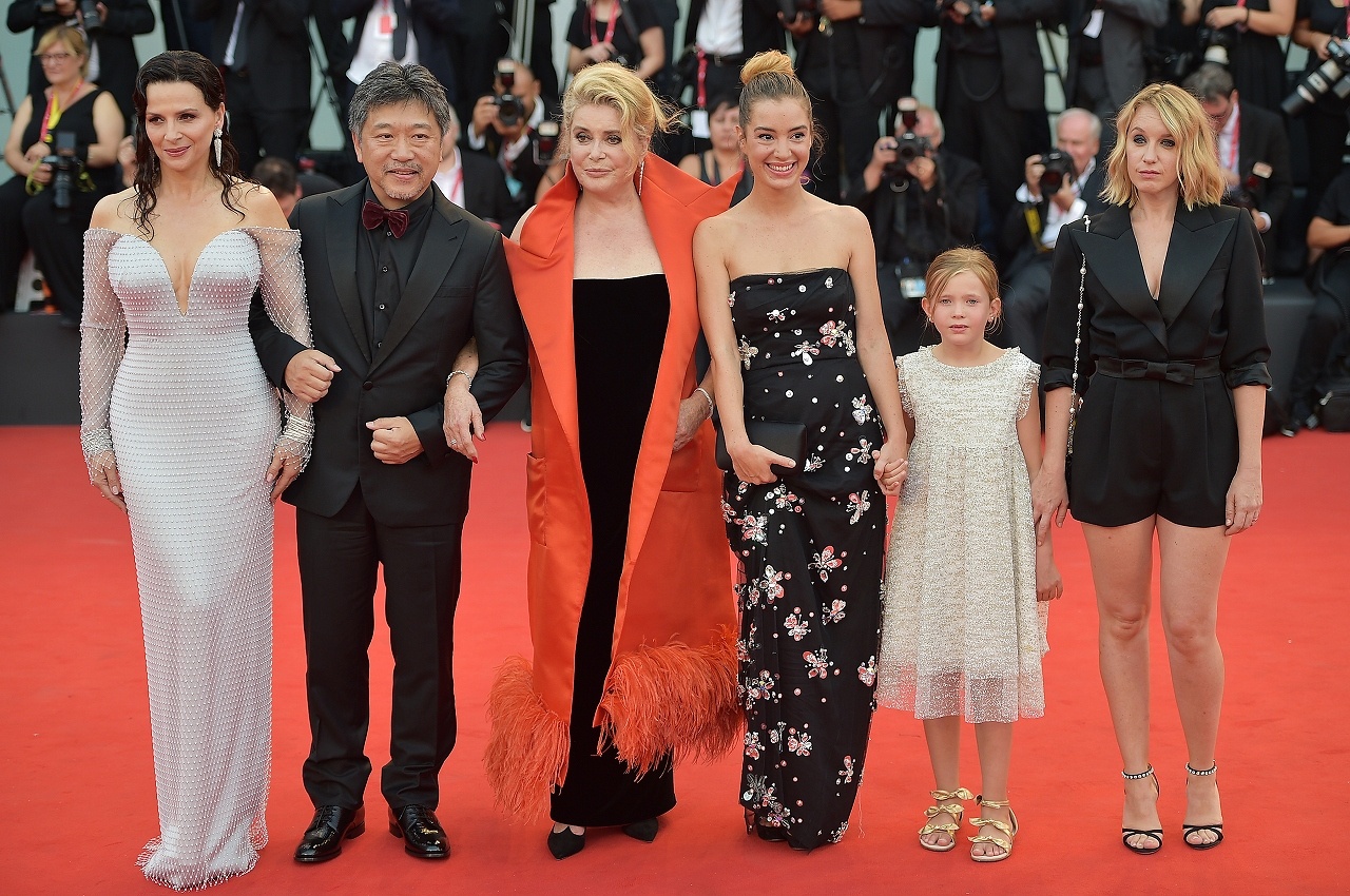 【写真を見る】日本初の快挙!オープニングを飾った『真実』のヴェネチア国際映画祭の様子<写真16点>