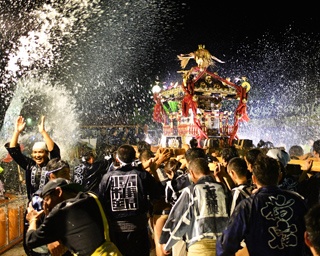 温泉の恵みに感謝する「第72回　指宿温泉祭」が鹿児島県指宿市で開催