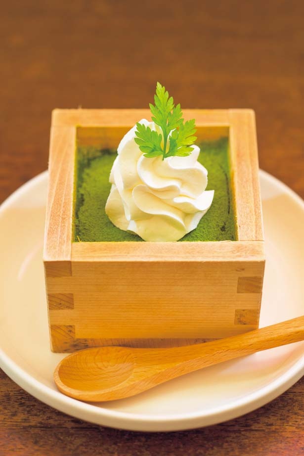 豆腐を入れてふんわりとした食感に仕上げた、抹茶ティラミス(540円)/KAYA cafe