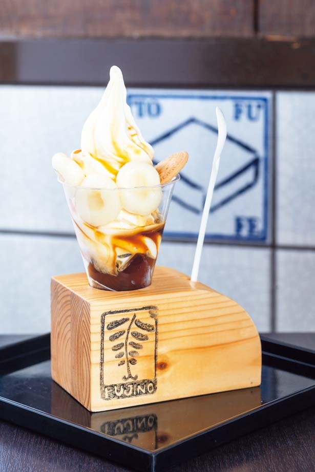 人気のトッピング・おとふ白玉をのせたマイ豆乳パフェ(500円)/京とうふ藤野 本店 TOFU CAFE FUJINO