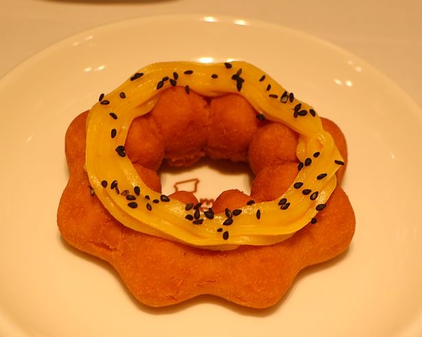 華やかな見た目の「さつまいもド スイートポテト」(140円)