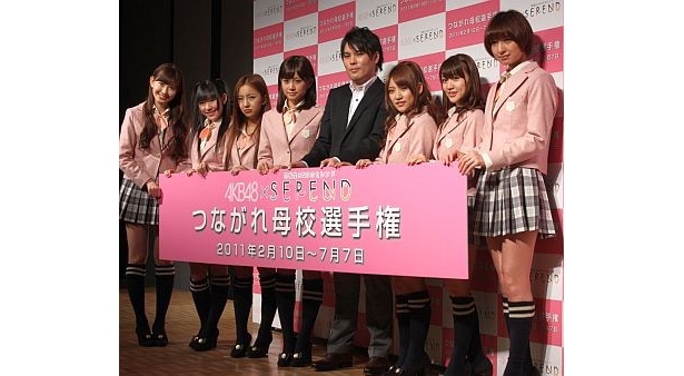 メンバーの全身ショット♪ ピンクのブレザーが可愛い