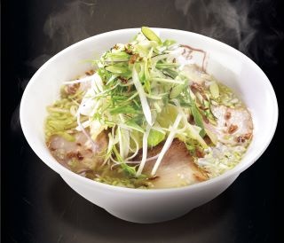 夏の疲れを吹き飛ばせ！「ニンニクの芽香るスタミナ塩ラーメン」が登場