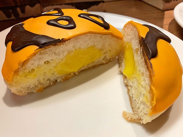 【画像】ジャックの顔のドーナツを両断！濃厚なかぼちゃクリームがたっぷり