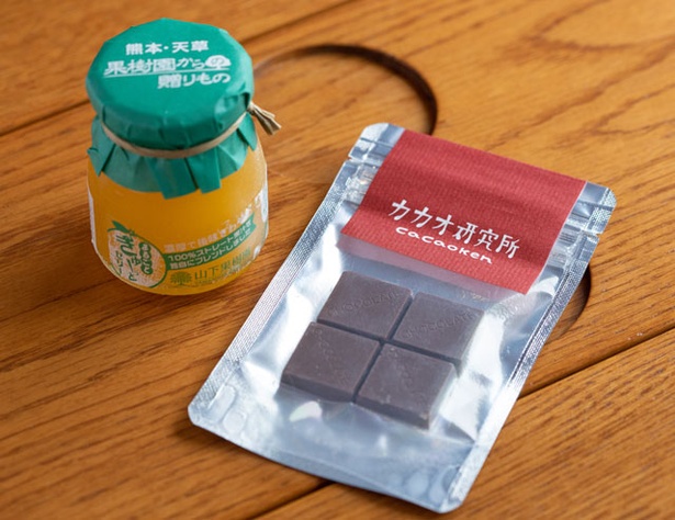 「まるごとぎゅーっとゼリー」(写真左・360円)と、「塩チョコレート」(写真右・570円)