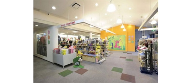 尼崎テクノランド内ショップでは、ゴルフグッズも充実