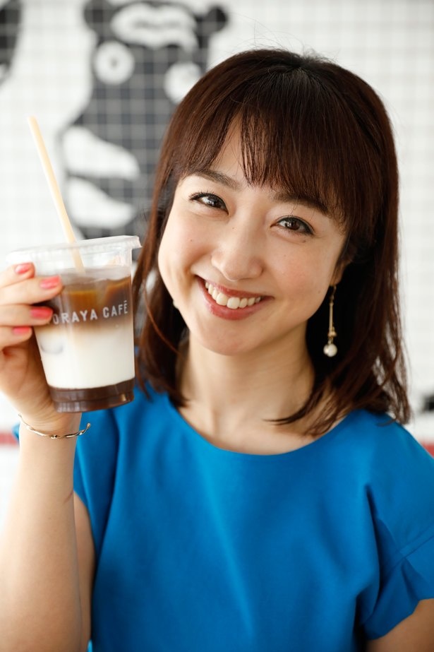【写真】あんこ入りカフェオレ片手にはじける笑顔の川田裕美