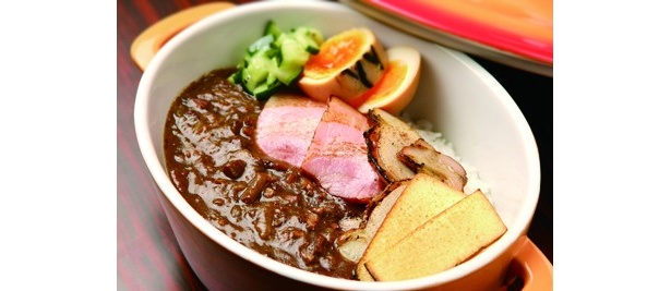 燻製の進化版!? カレーをまるごとスモークした“燻製カレー”とは