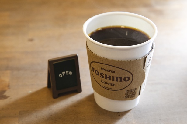 焙煎機から深い香りが漂う Toshino Coffee ウォーカープラス