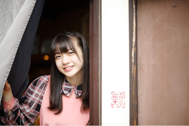 【写真を見る】あどけない笑顔が愛らしい、SKE48 チームSの坂本真凛