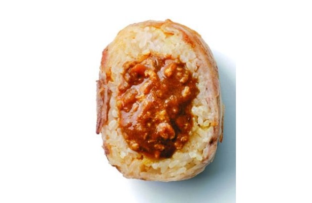 「南家」では、カレー屋が作る肉巻きおにぎり(420円)が食べられる♪