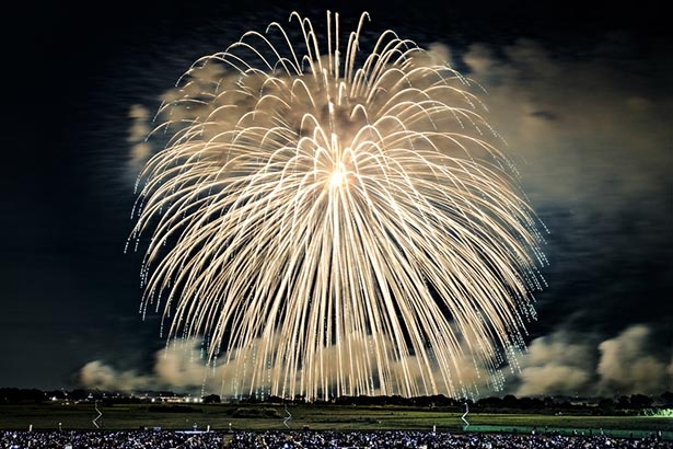 世界記録に認定された4尺玉を体感 埼玉県で「第18回こうのす花火大会