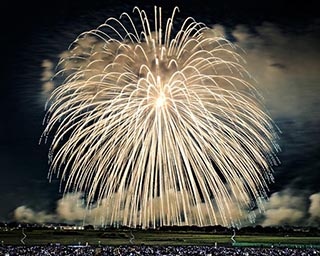 世界記録に認定された4尺玉を体感　埼玉県で「第18回こうのす花火大会」開催