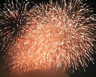 秋の夜空に咲く約4000発の花火　「市民祭宿毛まつり2019」が高知県宿毛市で開催