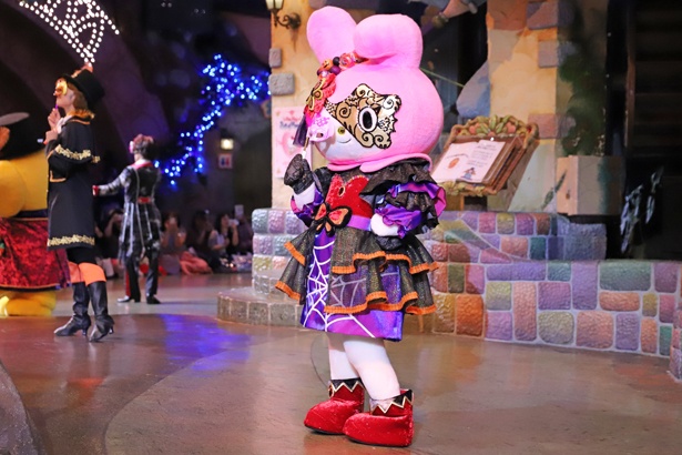 マイメロディもハロウィンらしい華やかな衣装で登場