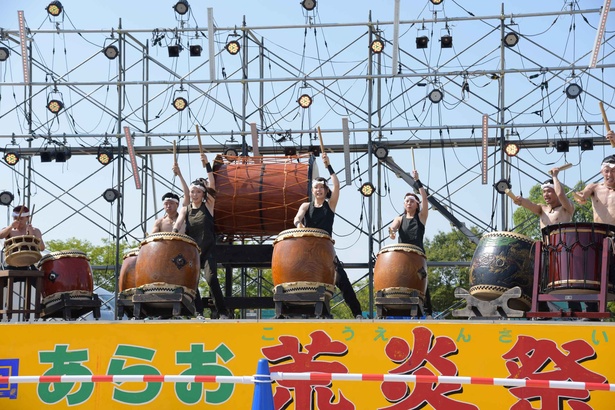 荒尾太鼓の演奏は迫力満点だ