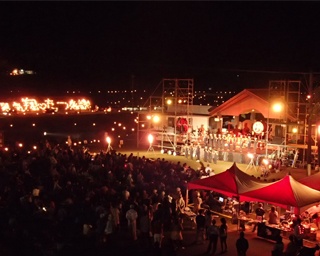 炎が揺らめく幻想的な夜　鹿児島県日置市で「山神の響炎」開催