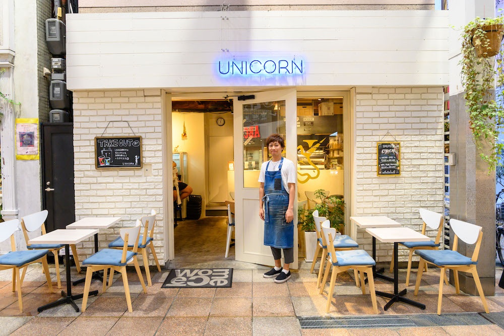 オーナーの木村信一さん。木村さんのこだわりが随所に感じられるスタイリッシュな店構え