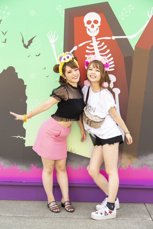 メイクもハロウィーンを意識した、はむさん(左)、めろさん(右)