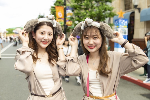 透明感あふれるかわいさ！ まいまいさん(左)、あゆみさん(右)