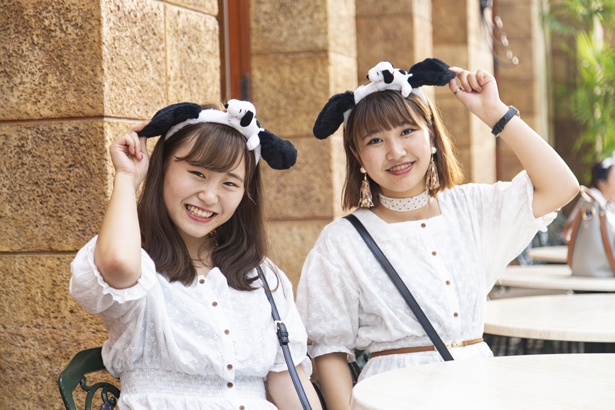 おソロトップスもキュート。ユウナさん(左)、あやかさん(右)