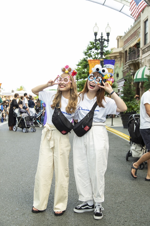 元気いっぱいのモッピーとクッキーモンスターに！ べーさん(左)、おくのさん(右)
