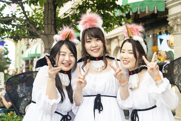 フラッフィー天使に！ ふくぴさん(左)、おきちゃん(中央)、きのぴ(右)