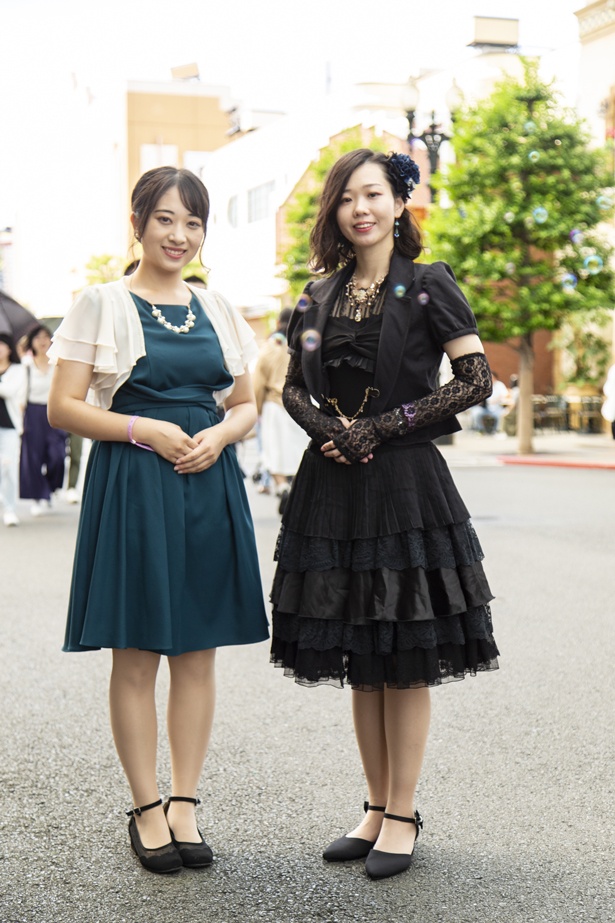 大人ハロウィーン仕様の、まゆまゆさん(左)、ひさかさん(右)