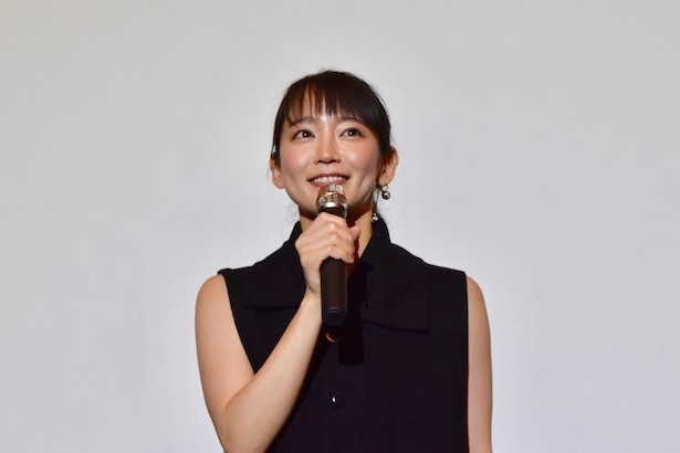 盲目の元警察官・なつめを演じた吉岡里帆