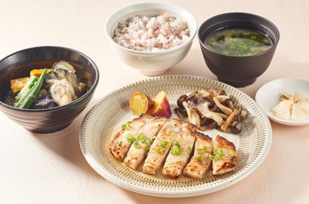 「九州産きなこ豚の塩麹焼き御膳 牡蠣と野菜のみぞれ煮添え」(税抜1499円)