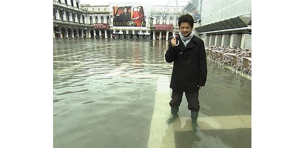 【写真】サンマルコ広場の冠水を目の当たりにする緒形