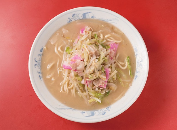天天有 / 長時間炊いた濃厚なスープが特徴「チャンポン」(750円)。餃子が付くセット(1000円)もある