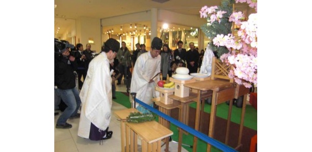 北海道神宮の宮司さん、お祓い中！