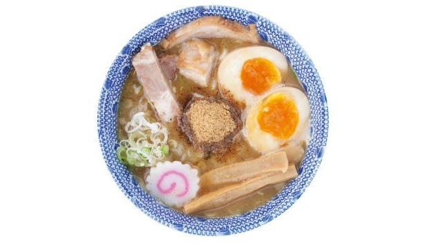 「六厘舎」は濃厚スープと特注太麺の「味玉つけめん」(950円)が有名