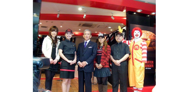 マクドナルドの原田CEO、プロゴルファーの上田桃子さんらが序幕！