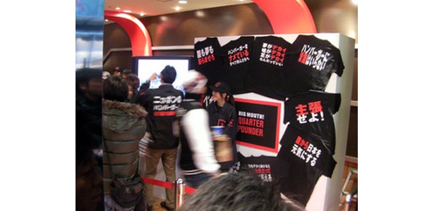 初日は購入者全員にTシャツのプレゼントがありました