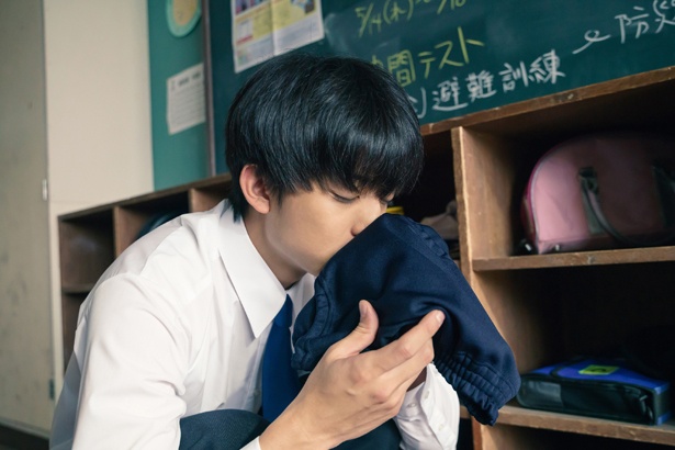 好きな女子のブルマをクンクン…伊藤健太郎が“ヤバめ”な男子中学生を好演!(『惡の華』)