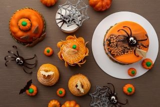 ホテルのバーが実験室に⁈ ハイアットで奇想天外な大人のハロウィン