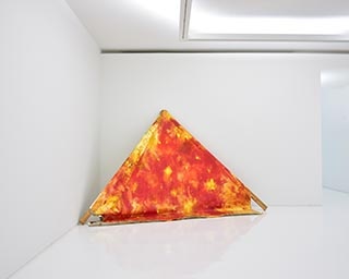 6組の作家による多様な作品が楽しめる展覧会が広島県の尾道市立美術館で開催中