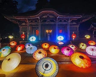 大山開山1300年祭の最後を飾る大献灯　鳥取県で「大山の大献灯～和傘灯り～」開催