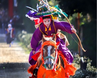祈願の矢を放つ「高山やぶさめ祭」が鹿児島県肝付町で開催