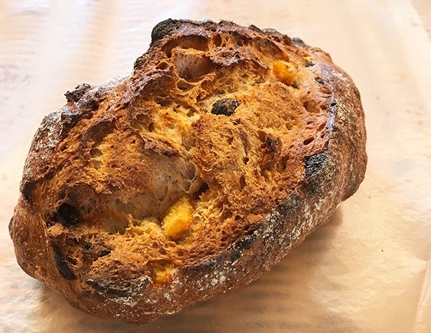 「ゆいまーる生活館」は小麦の香り漂うハード系のパンが人気
