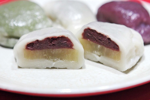 熊本の郷土菓子「いきなり団子」。サツマイモとあんこを小麦粉の生地で包んで蒸している。最近では生地に黒糖やよもぎを混ぜたものなども登場　写真協力：熊本市観光ガイド