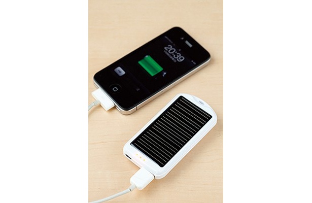 ソーラー充電器「mobile solar」(3980円)