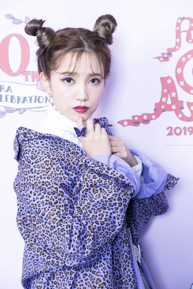 【画像を見る】「ガールズアワード」のランウェイを歩いた加藤玲奈さん(AKB48)