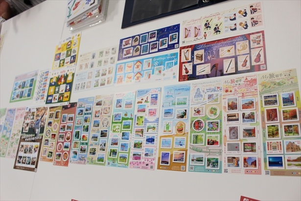 楠田さんがこれまでに手掛けた切手。かわいらしい図柄が多い