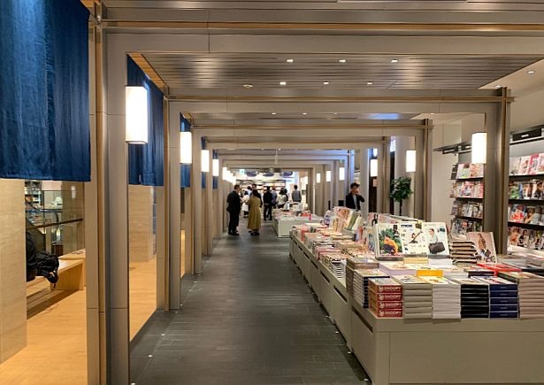 「文学の廊下」が配置された「誠品書店」