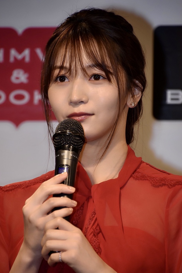 【写真を見る】ファースト写真集『sol (ソル)』を発売した傳谷英里香さん